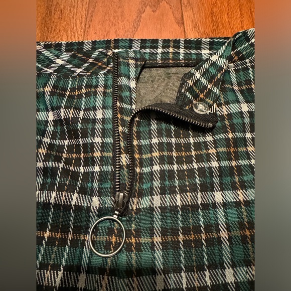 NWT BP Julia Crop Plaid Pants - Green & Black | Size M - Picture 3 of 6